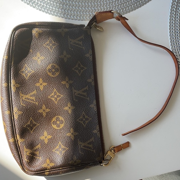 Vintage Louis Vuitton bag needs new strap great condition! My first LV bag! - Picture 8 of 8